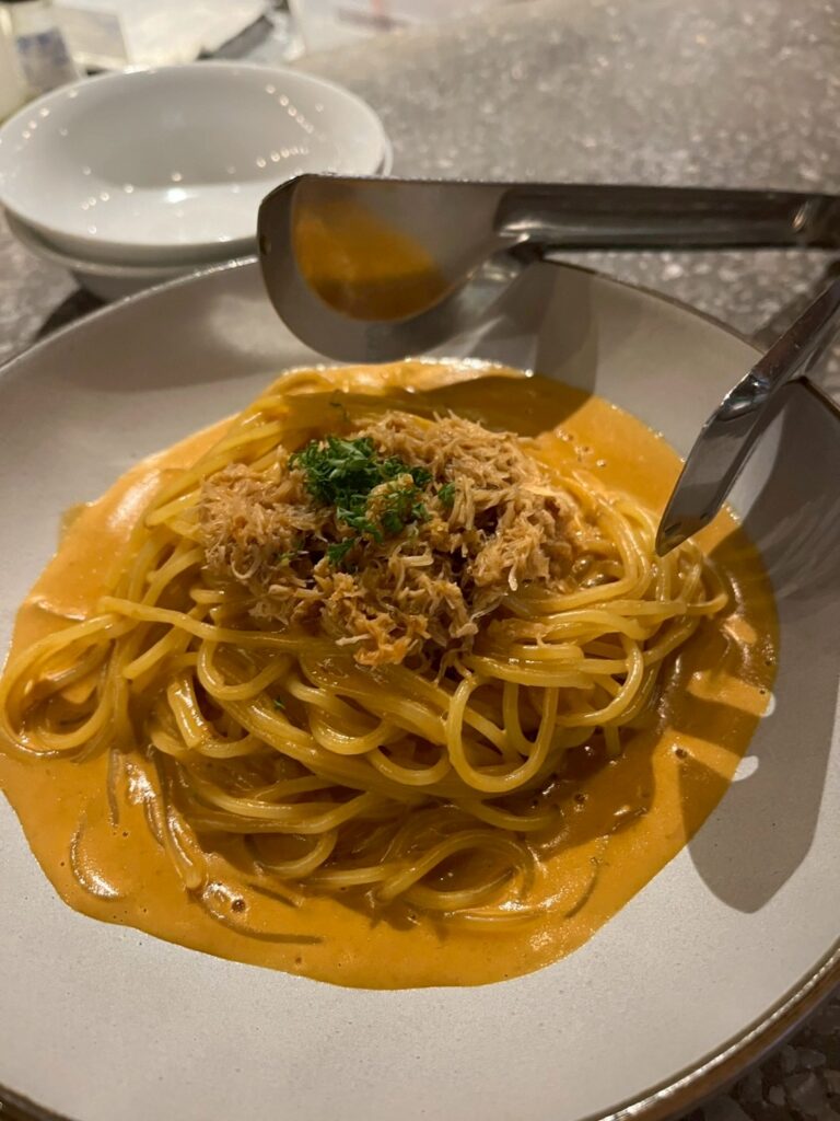 蟹のトマトクリームパスタ